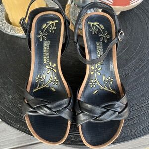 Kenneth Cole REACTION Leather Platform Sandals.  Black 7.5